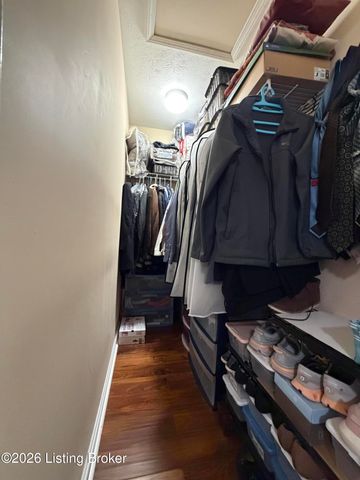 6516 Cottagemeadow Dr, Louisville, KY 40218