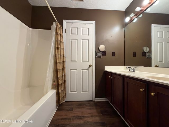 6516 Cottagemeadow Dr, Louisville, KY 40218