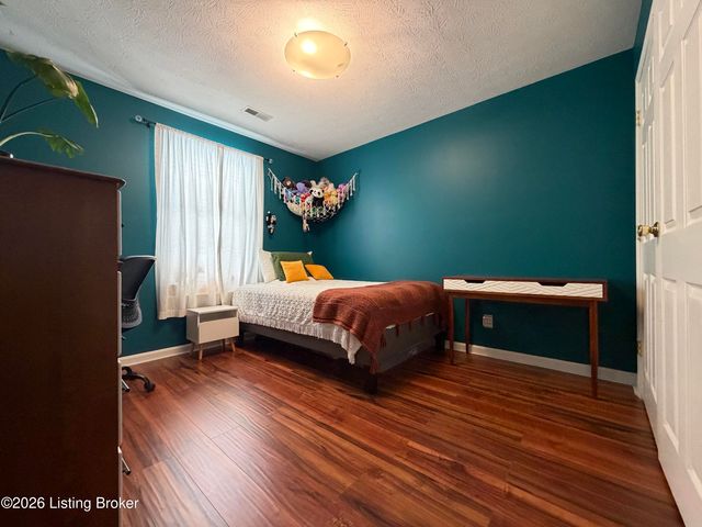 6516 Cottagemeadow Dr, Louisville, KY 40218