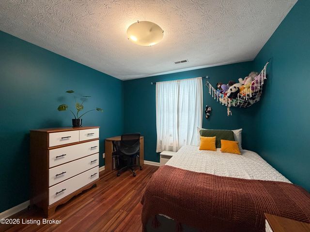 6516 Cottagemeadow Dr, Louisville, KY 40218