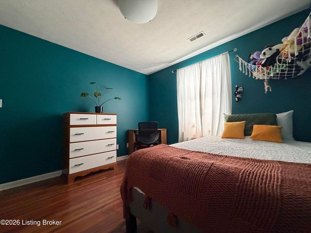 6516 Cottagemeadow Dr, Louisville, KY 40218