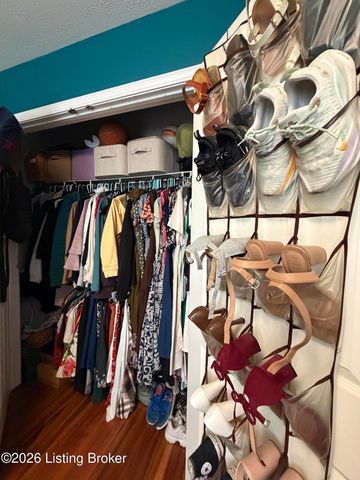 6516 Cottagemeadow Dr, Louisville, KY 40218