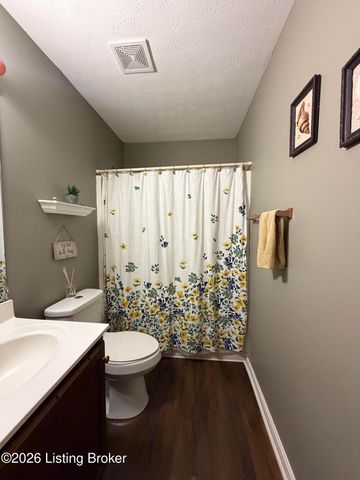 6516 Cottagemeadow Dr, Louisville, KY 40218