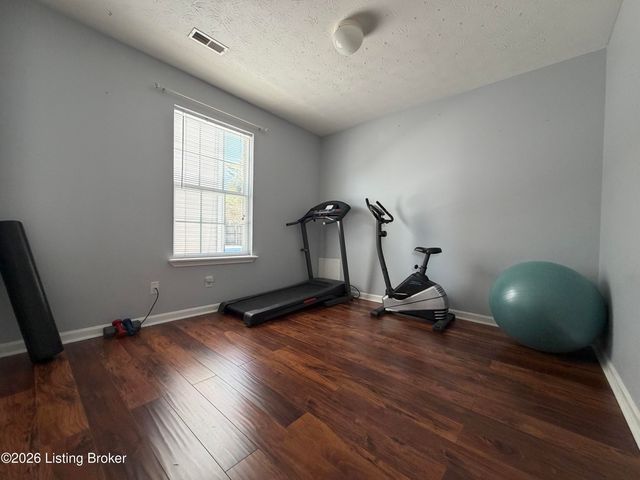 6516 Cottagemeadow Dr, Louisville, KY 40218