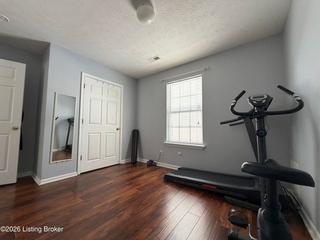 6516 Cottagemeadow Dr, Louisville, KY 40218