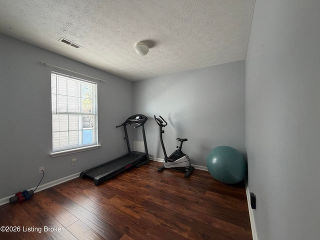 6516 Cottagemeadow Dr, Louisville, KY 40218