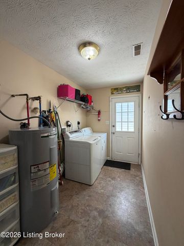 6516 Cottagemeadow Dr, Louisville, KY 40218