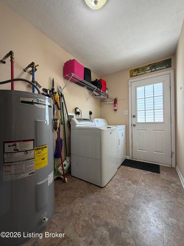 6516 Cottagemeadow Dr, Louisville, KY 40218