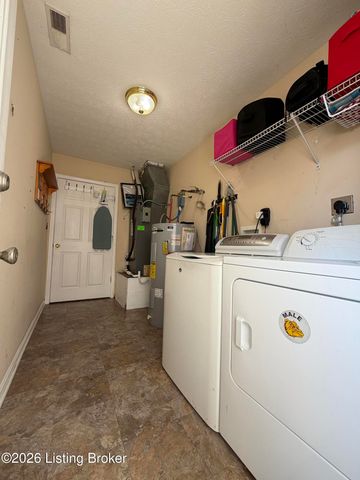 6516 Cottagemeadow Dr, Louisville, KY 40218