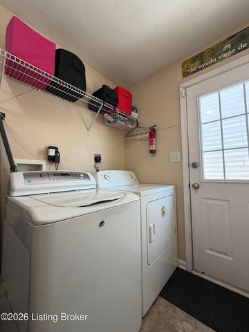 6516 Cottagemeadow Dr, Louisville, KY 40218