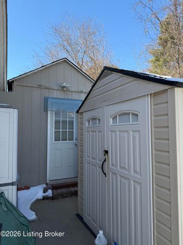 6516 Cottagemeadow Dr, Louisville, KY 40218