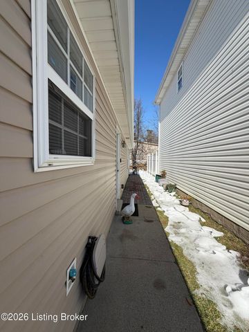 6516 Cottagemeadow Dr, Louisville, KY 40218