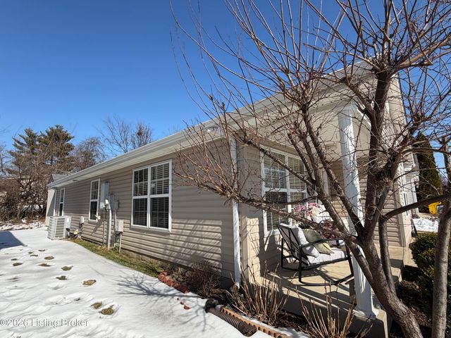 6516 Cottagemeadow Dr, Louisville, KY 40218