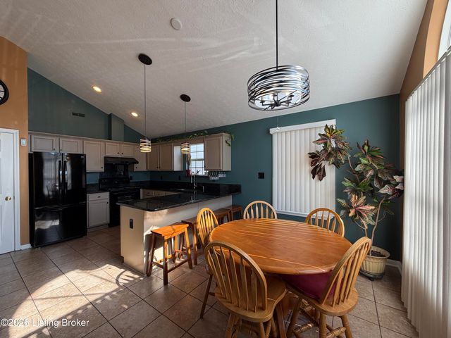 6516 Cottagemeadow Dr, Louisville, KY 40218