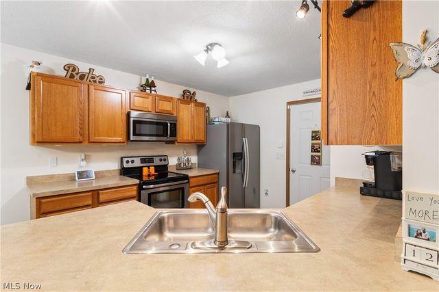 1885 Faye Road, Akron, OH 44306