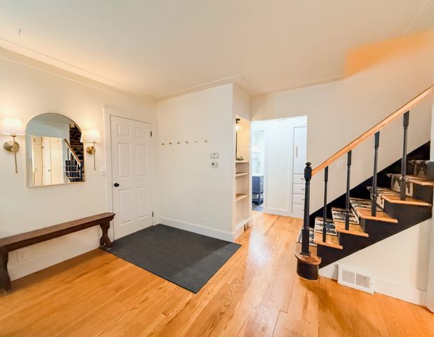 2964 Foster Avenue NE, Grand Rapids, MI 49505