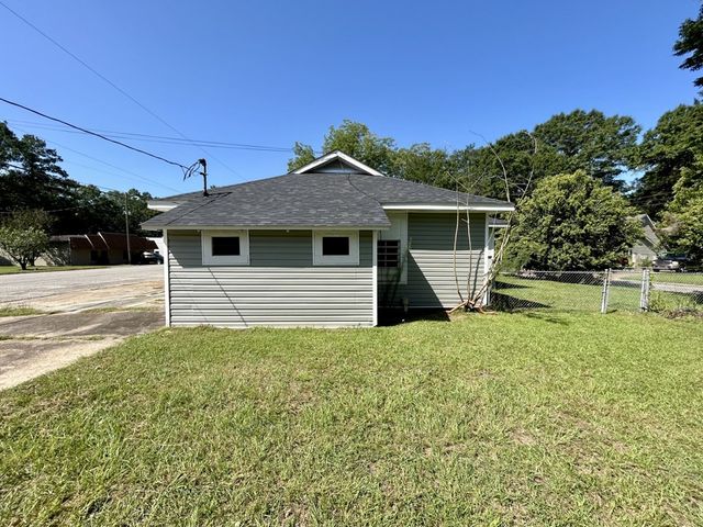 418 S Main Street, Headland, AL 36345
