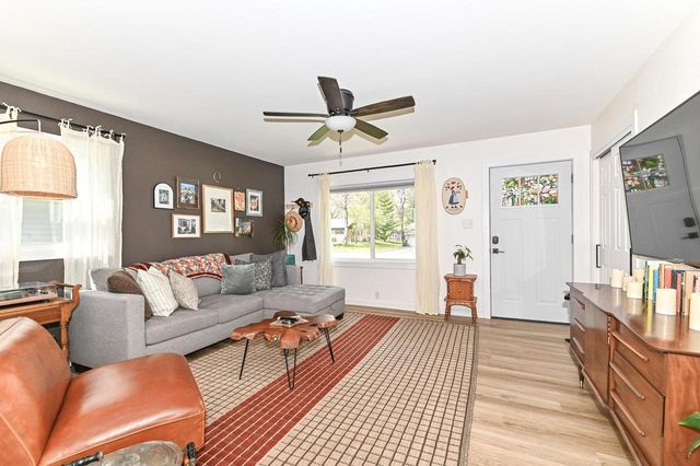 1624 Woodside DRIVE, New Berlin, WI 53151