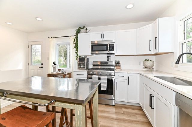 1624 Woodside DRIVE, New Berlin, WI 53151