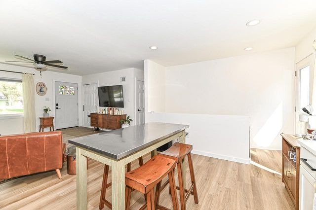 1624 Woodside DRIVE, New Berlin, WI 53151