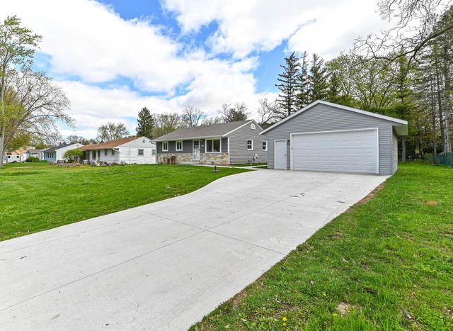 1624 Woodside DRIVE, New Berlin, WI 53151