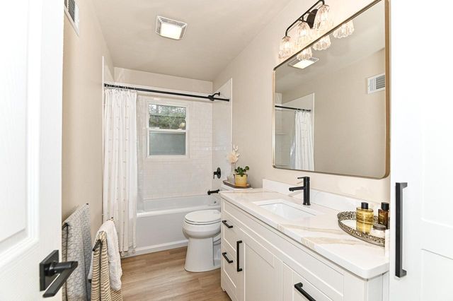 1624 Woodside DRIVE, New Berlin, WI 53151