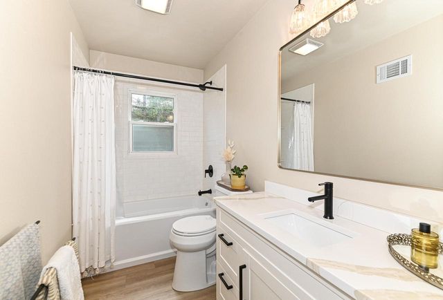 1624 Woodside DRIVE, New Berlin, WI 53151