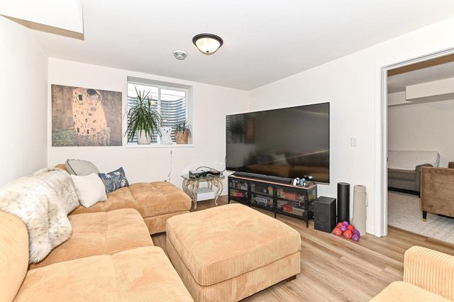 1624 Woodside DRIVE, New Berlin, WI 53151