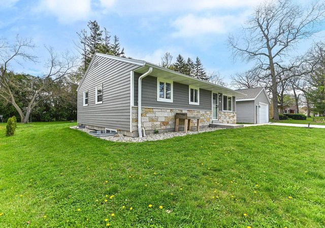 1624 Woodside DRIVE, New Berlin, WI 53151