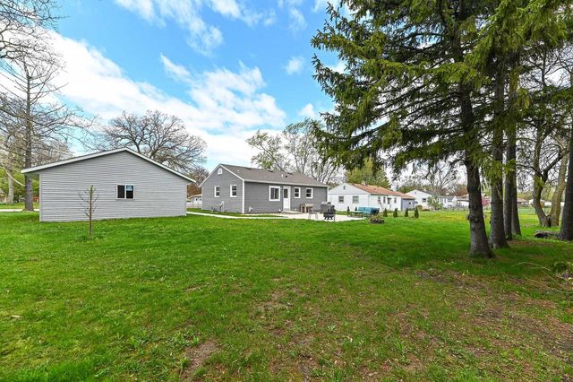 1624 Woodside DRIVE, New Berlin, WI 53151