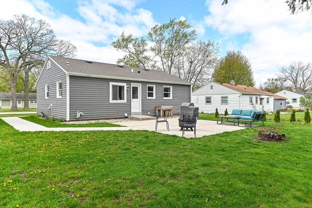 1624 Woodside DRIVE, New Berlin, WI 53151