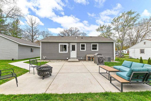 1624 Woodside DRIVE, New Berlin, WI 53151