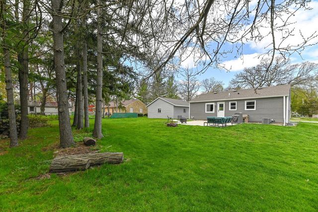 1624 Woodside DRIVE, New Berlin, WI 53151
