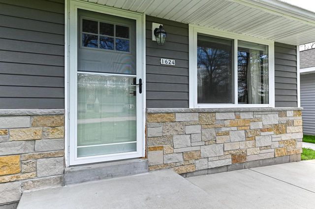 1624 Woodside DRIVE, New Berlin, WI 53151