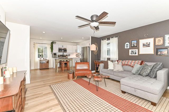 1624 Woodside DRIVE, New Berlin, WI 53151