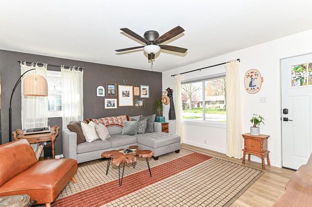 1624 Woodside DRIVE, New Berlin, WI 53151
