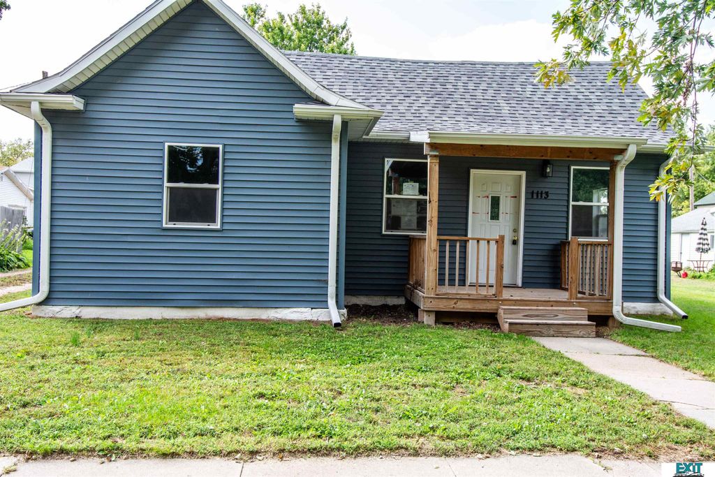 1113 6th Street, Aurora, NE 68818