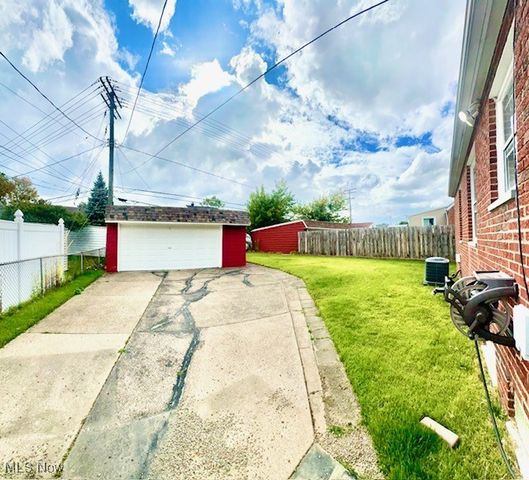 5415 Pelham Drive, Parma, OH 44129