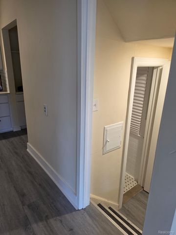 18284 Hartwell Street, Detroit, MI 48235