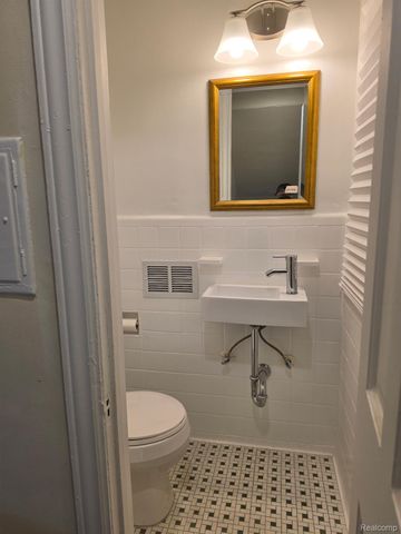 18284 Hartwell Street, Detroit, MI 48235