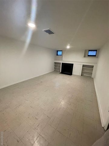 18284 Hartwell Street, Detroit, MI 48235