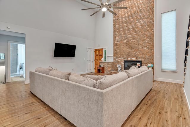 2037 Lewis Turner Boulevard B, Fort Walton Beach, FL 32547