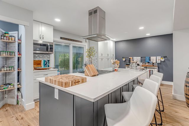 2037 Lewis Turner Boulevard B, Fort Walton Beach, FL 32547