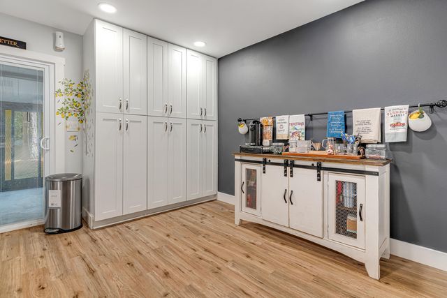 2037 Lewis Turner Boulevard B, Fort Walton Beach, FL 32547