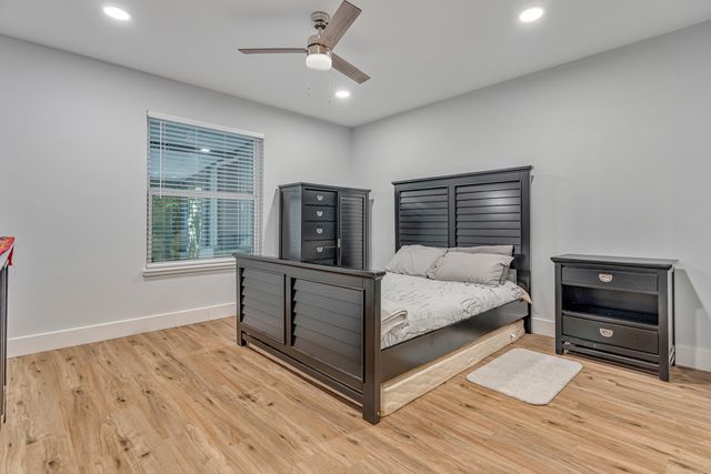 2037 Lewis Turner Boulevard B, Fort Walton Beach, FL 32547