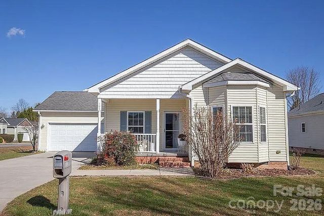 403 Sassafras Drive, Hendersonville, NC 28739