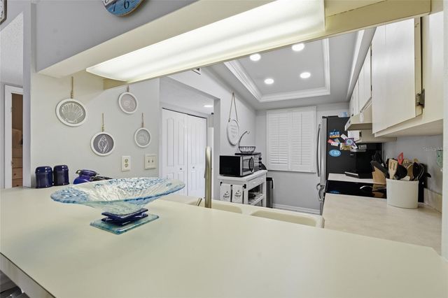 11650 CAPRI CIRCLE S 204, Treasure Island, FL 33706