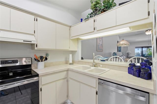 11650 CAPRI CIRCLE S 204, Treasure Island, FL 33706