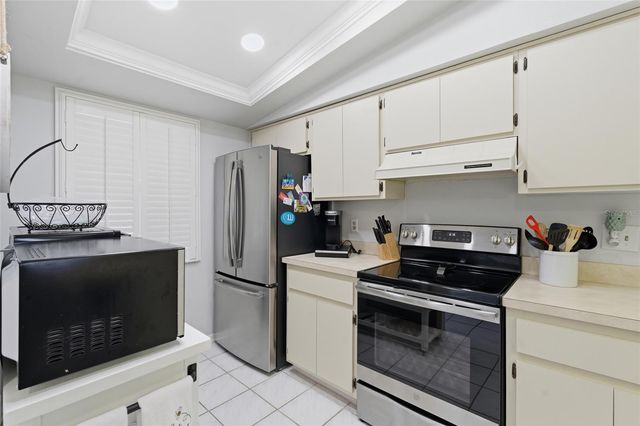 11650 CAPRI CIRCLE S 204, Treasure Island, FL 33706