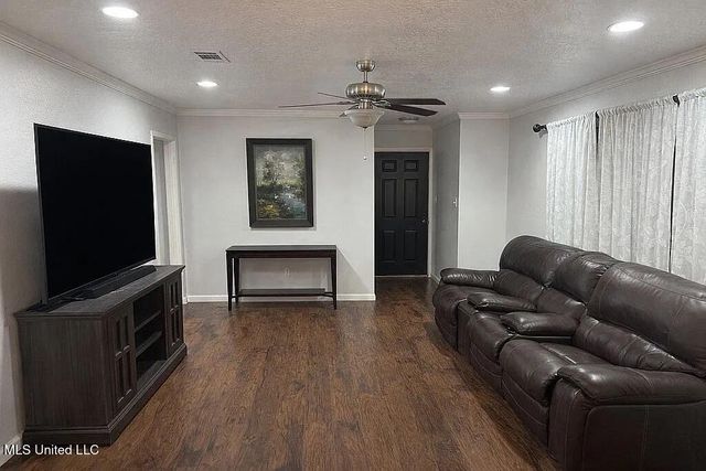 3225 Riverbend Road, Moss Point, MS 39562